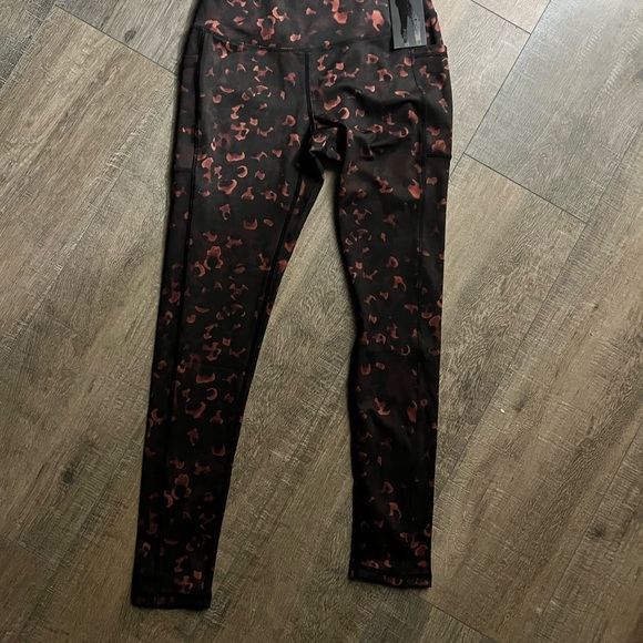 NWT•High Waist LegEnd 7/8 Leggings Pockets Watercolor Leopard Print Compression - Picture 5 of 7